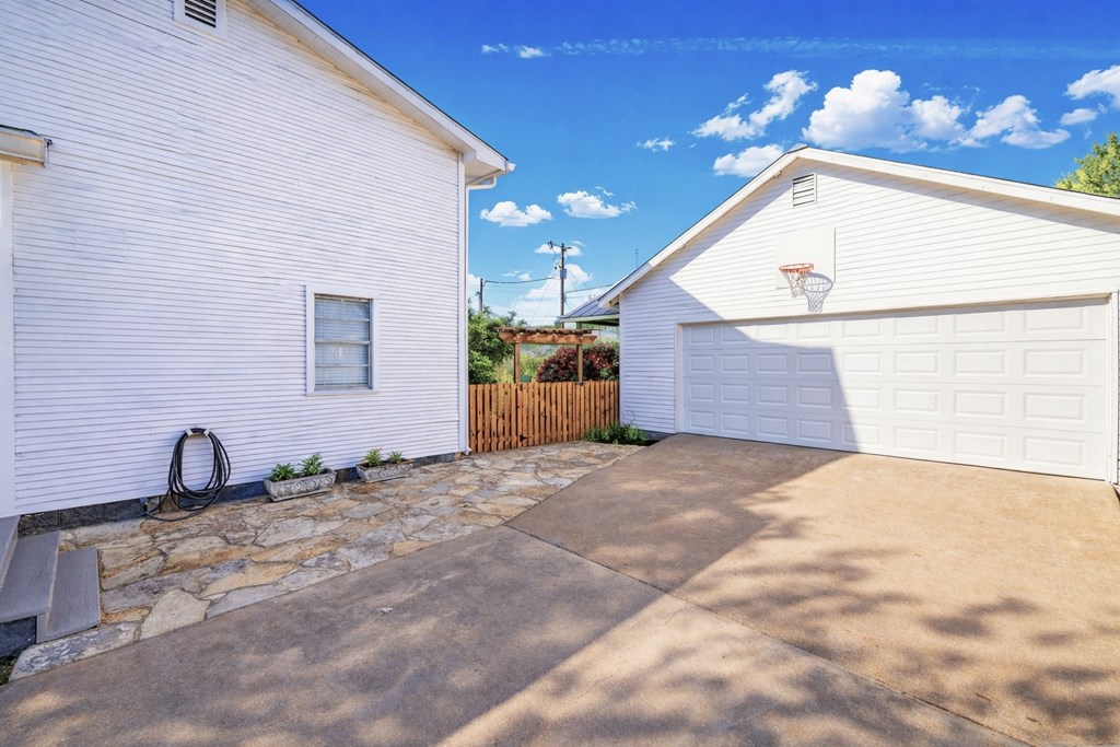 704 North Creek Road Comfort, TX 78013 - Photo 35 of 37