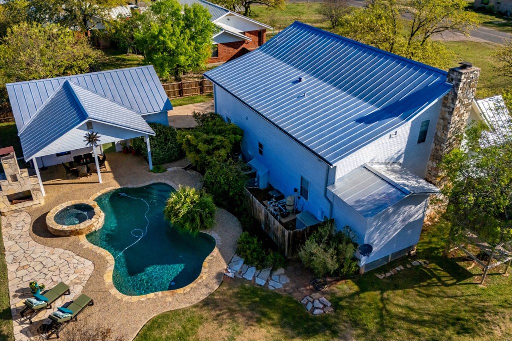 704 North Creek Road Comfort, TX 78013 - Photo 4 of 37