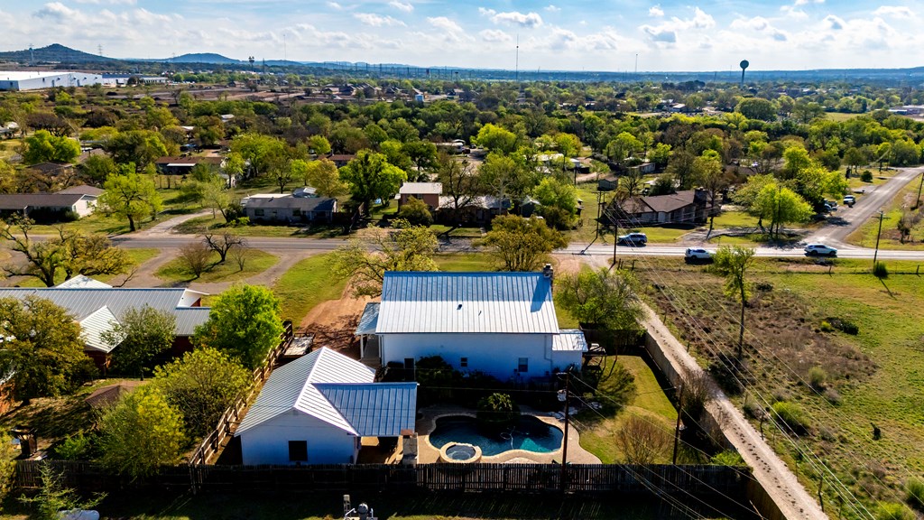 704 North Creek Road Comfort, TX 78013 - Photo 5 of 37