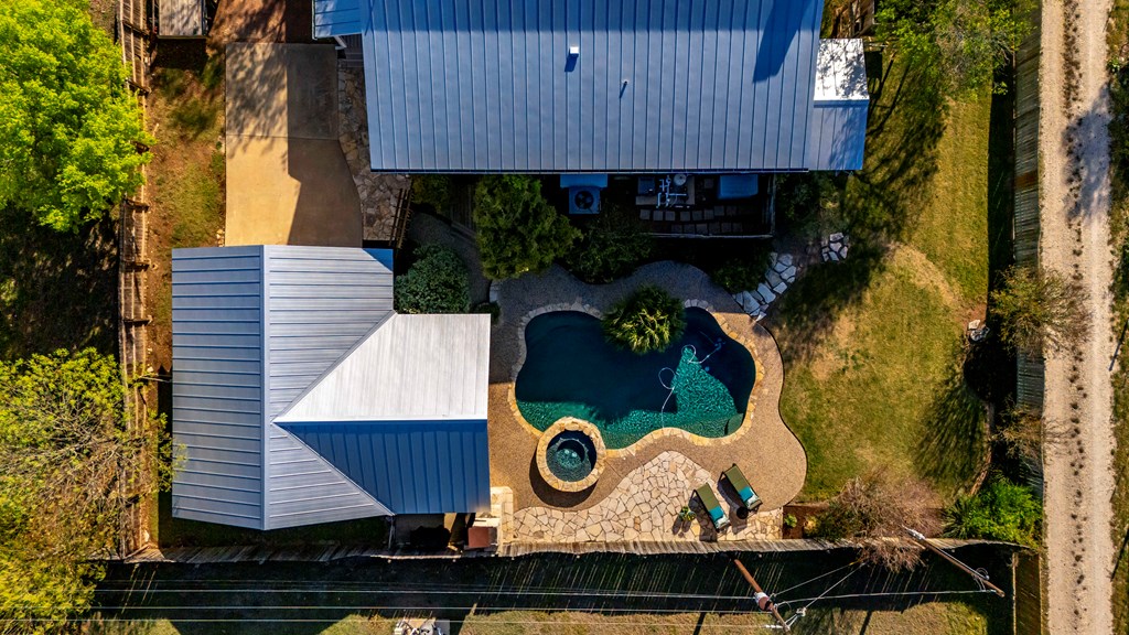 704 North Creek Road Comfort, TX 78013 - Photo 6 of 37