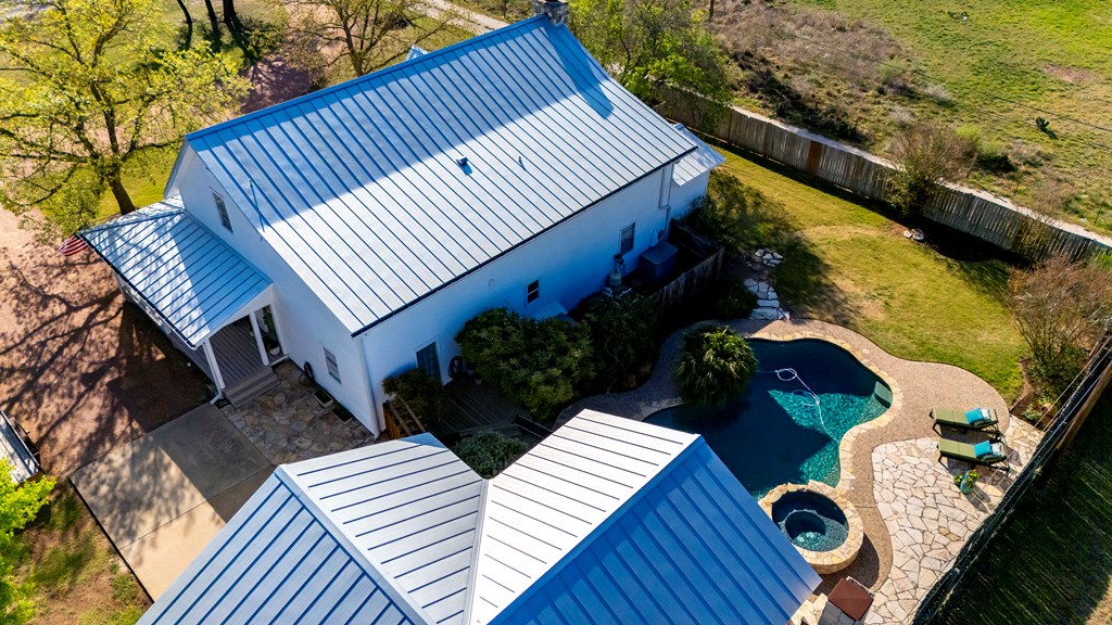 704 North Creek Road Comfort, TX 78013 - Photo 7 of 37