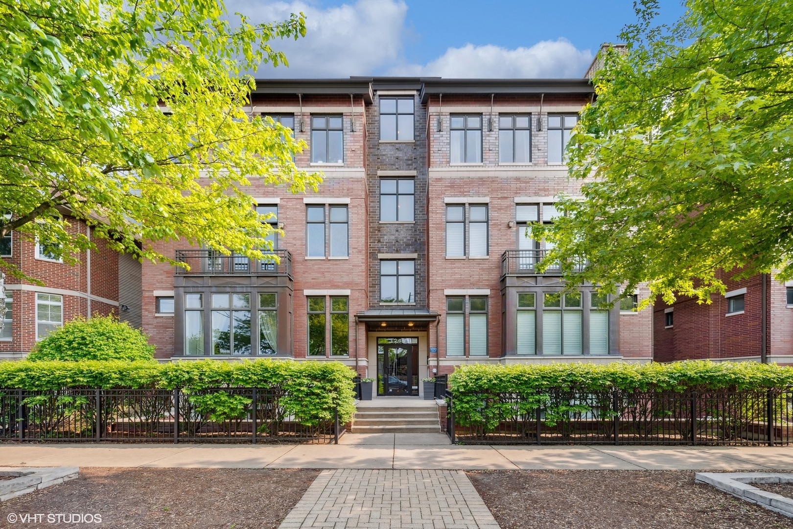 1249 West Melrose Street, Unit 1E, Chicago, IL 60657 Compass