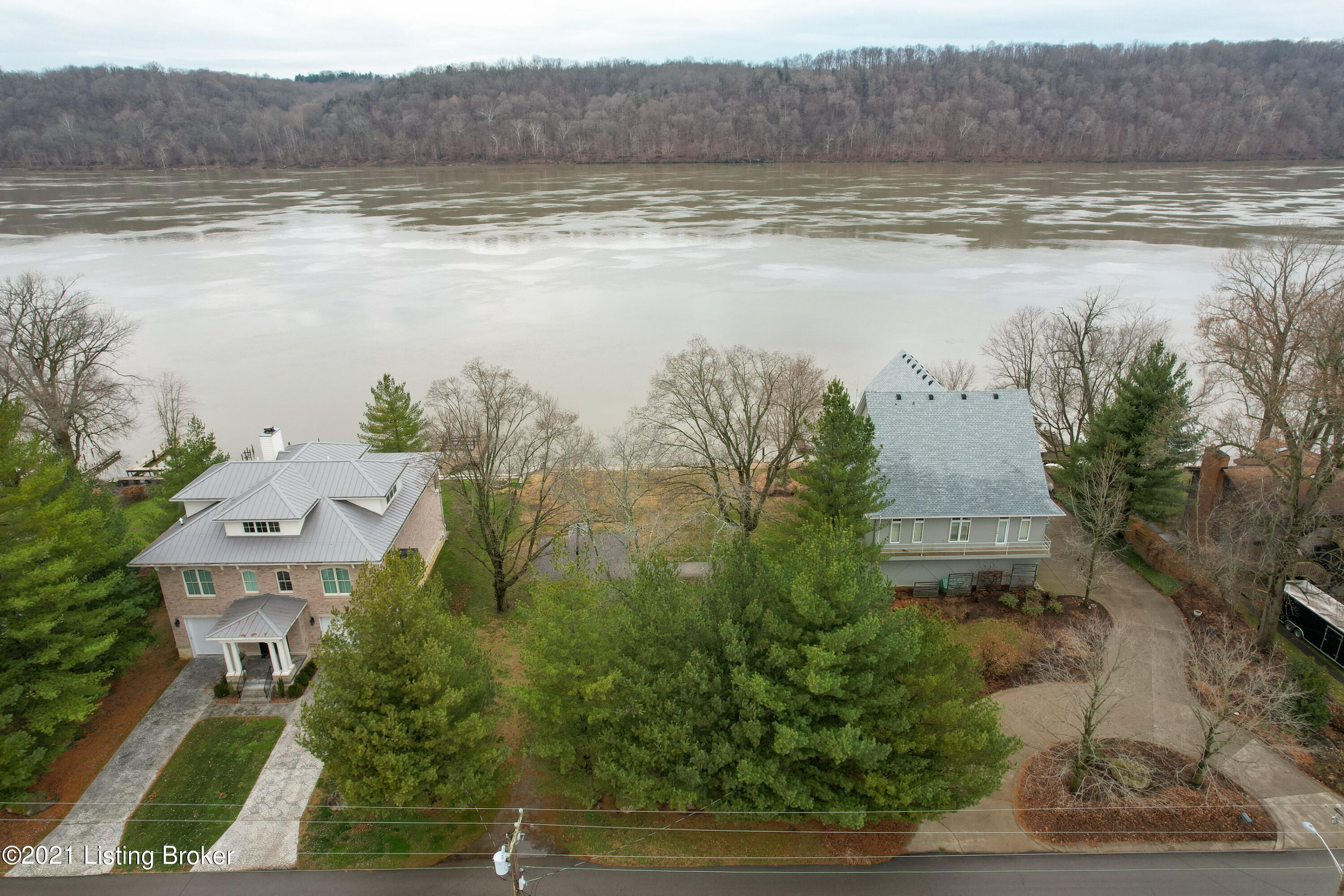 1114 Riverside Drive Prospect, KY 40059 - Photo 4 of 15 004 - 20211228 0111