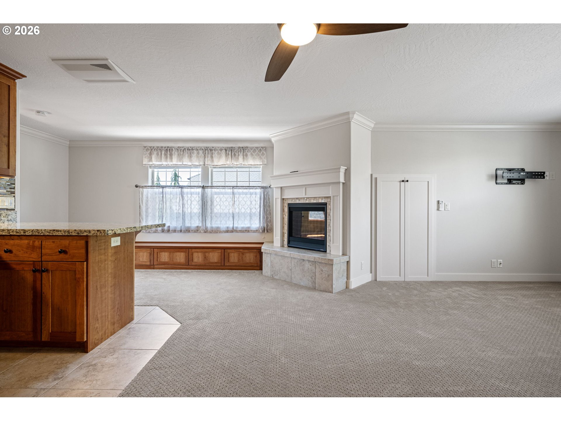 6095 Graystone Loop Springfield, OR 97478 - Photo 33 of 48 Family Room