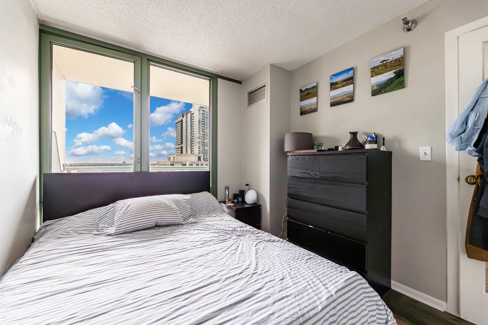 111 West Maple Street, Unit 1611 Chicago, IL 60610 - Photo 9 of 17