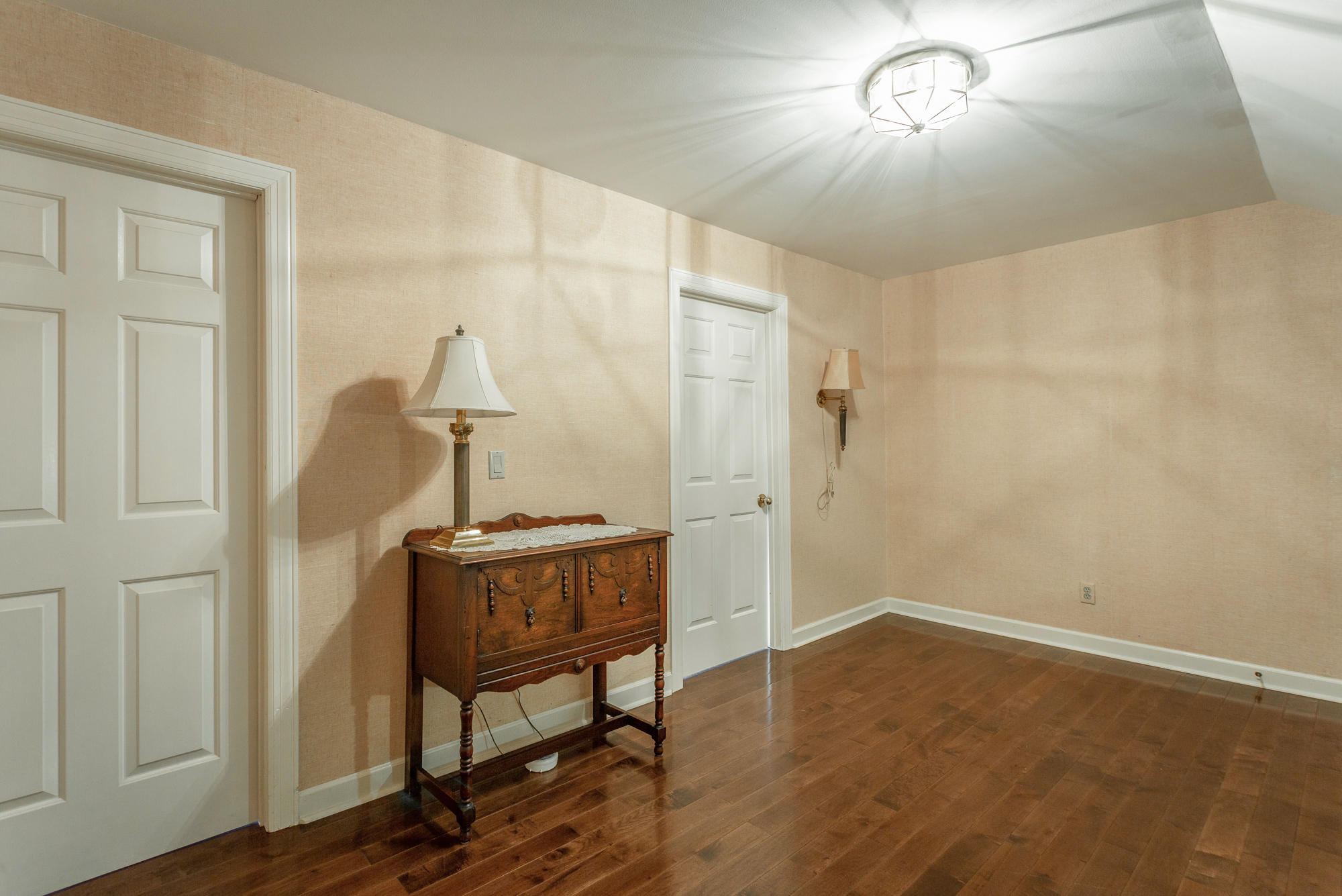 565 Winterview Lane Chattanooga, TN 37409 - Photo 25 of 41 2nd Floor Stairway Landing