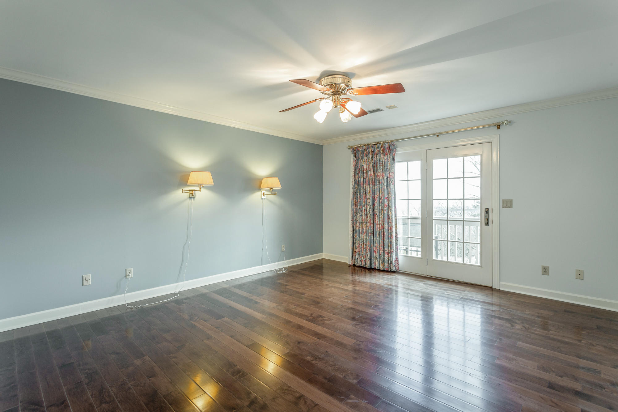 565 Winterview Lane Chattanooga, TN 37409 - Photo 27 of 41 2nd floor Bedroom with Access to Porch