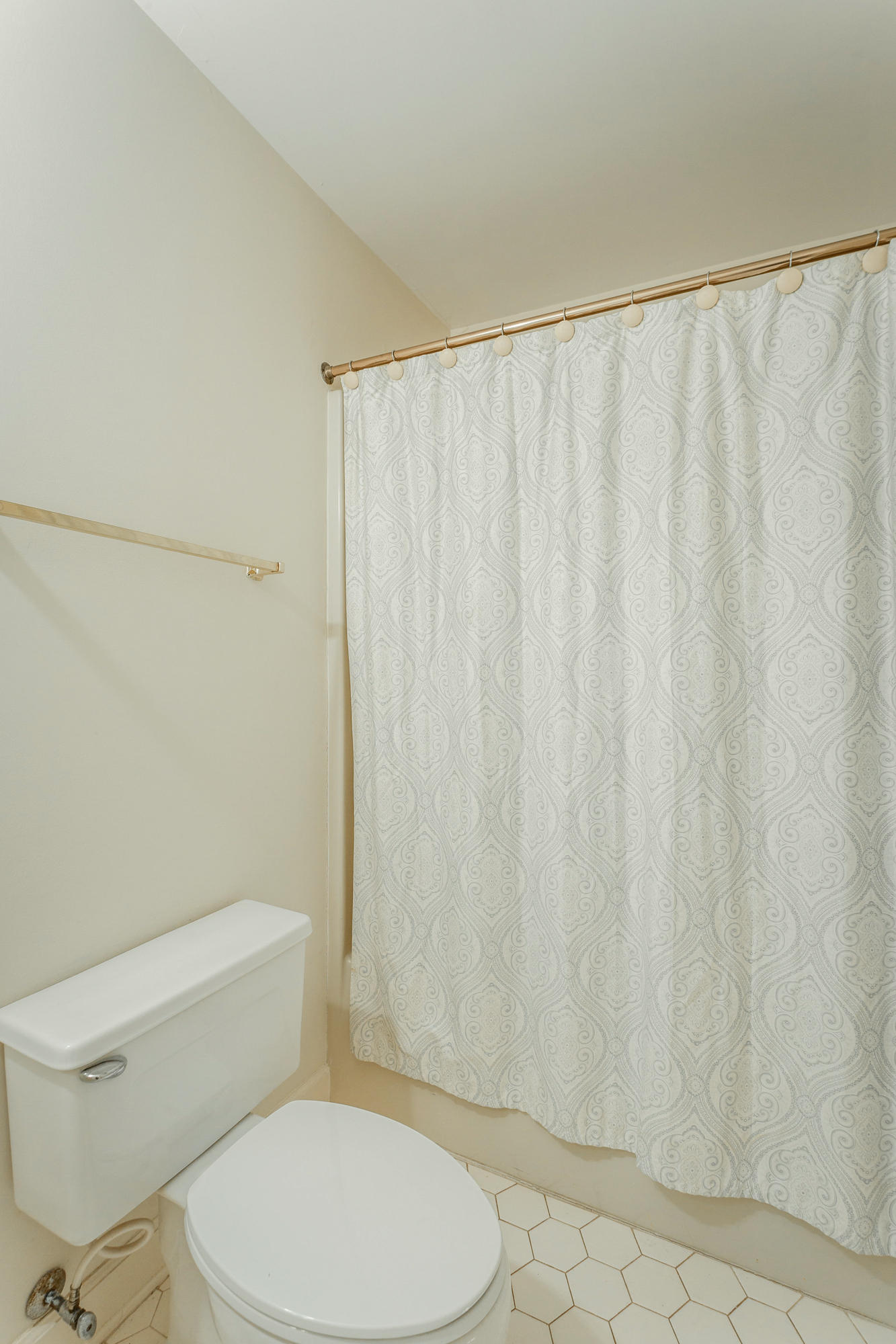 565 Winterview Lane Chattanooga, TN 37409 - Photo 30 of 41 En Suite Bathroom