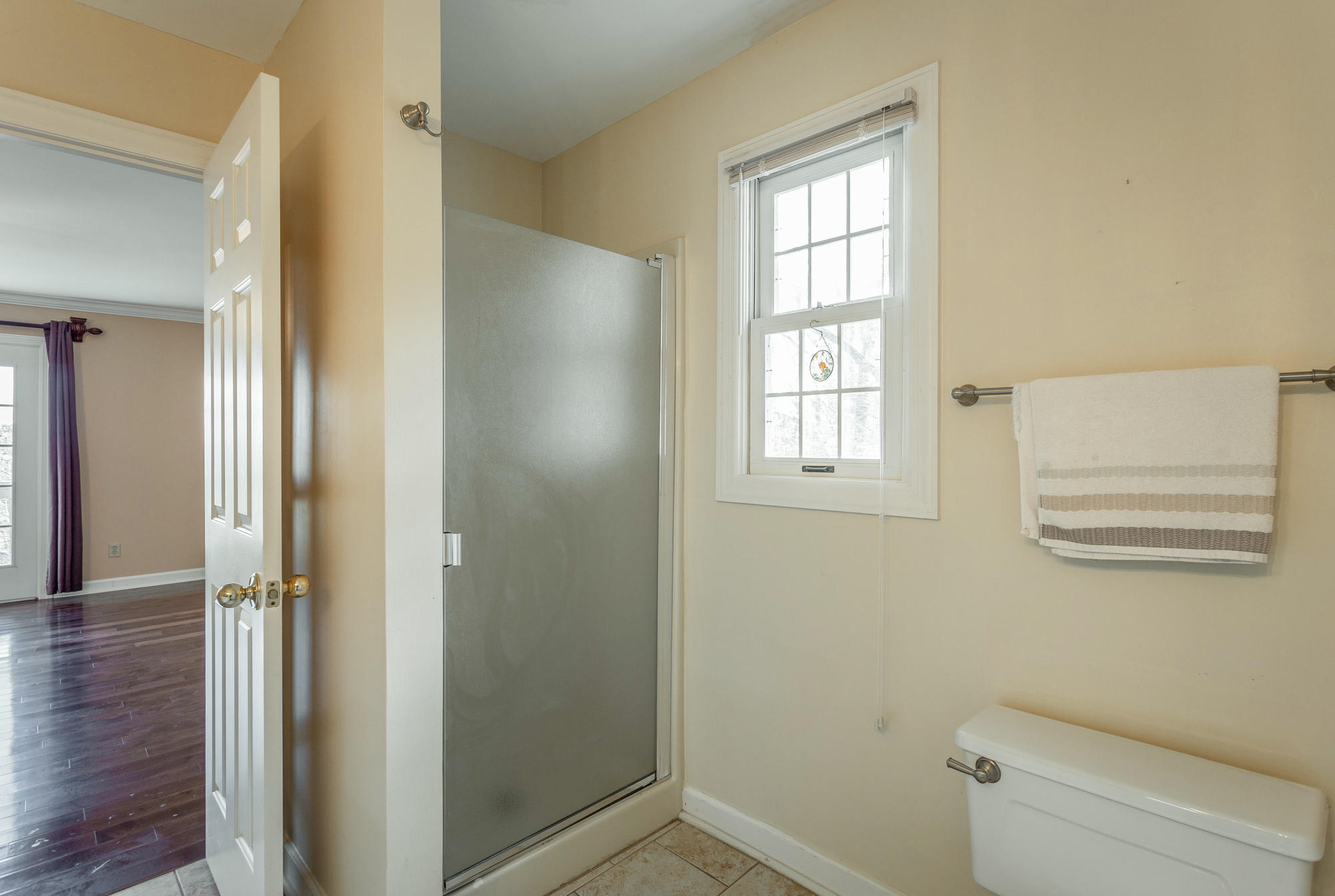 565 Winterview Lane Chattanooga, TN 37409 - Photo 35 of 41 En Suite Bathroom
