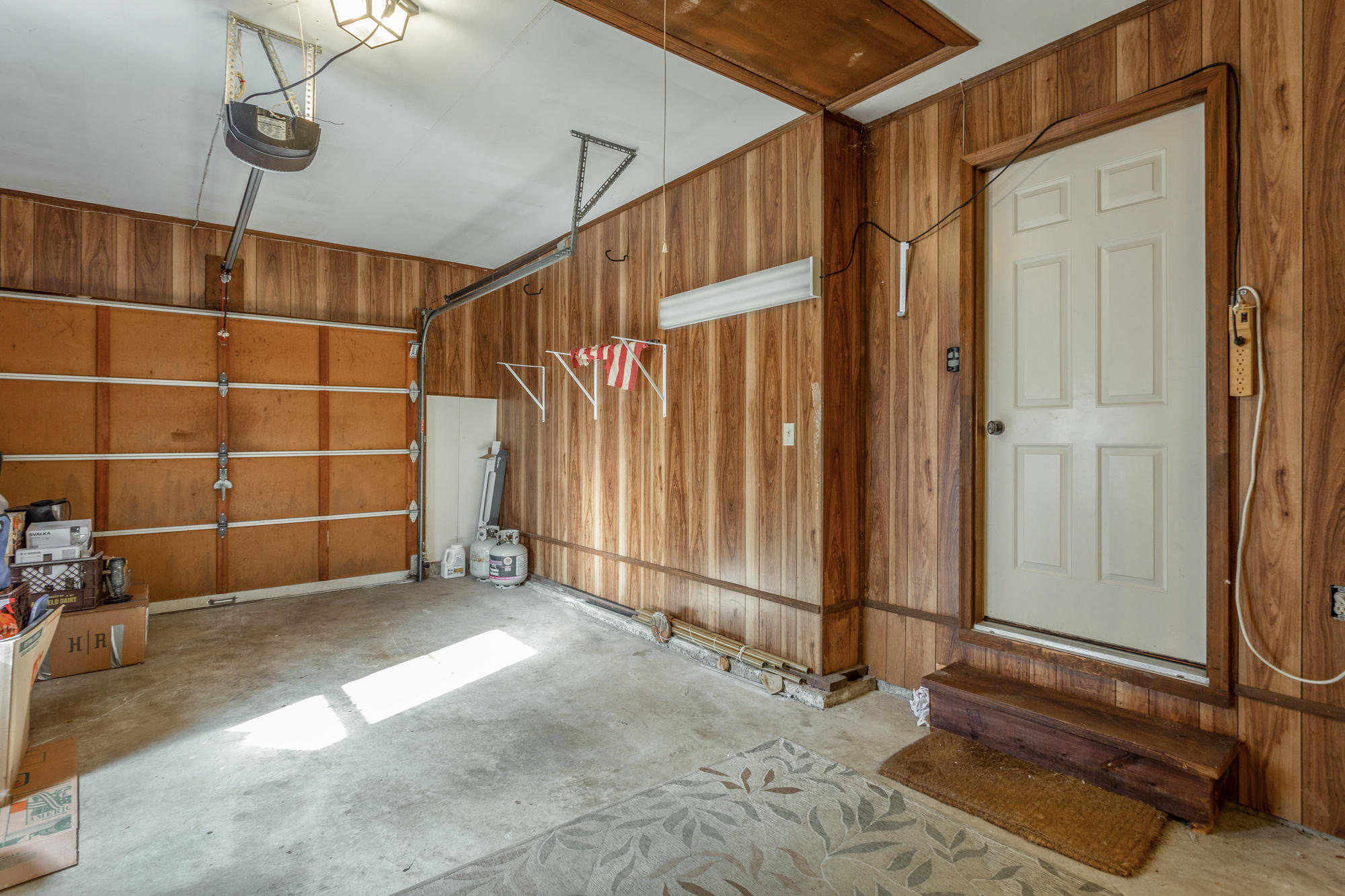 565 Winterview Lane Chattanooga, TN 37409 - Photo 39 of 41 Attached Garage