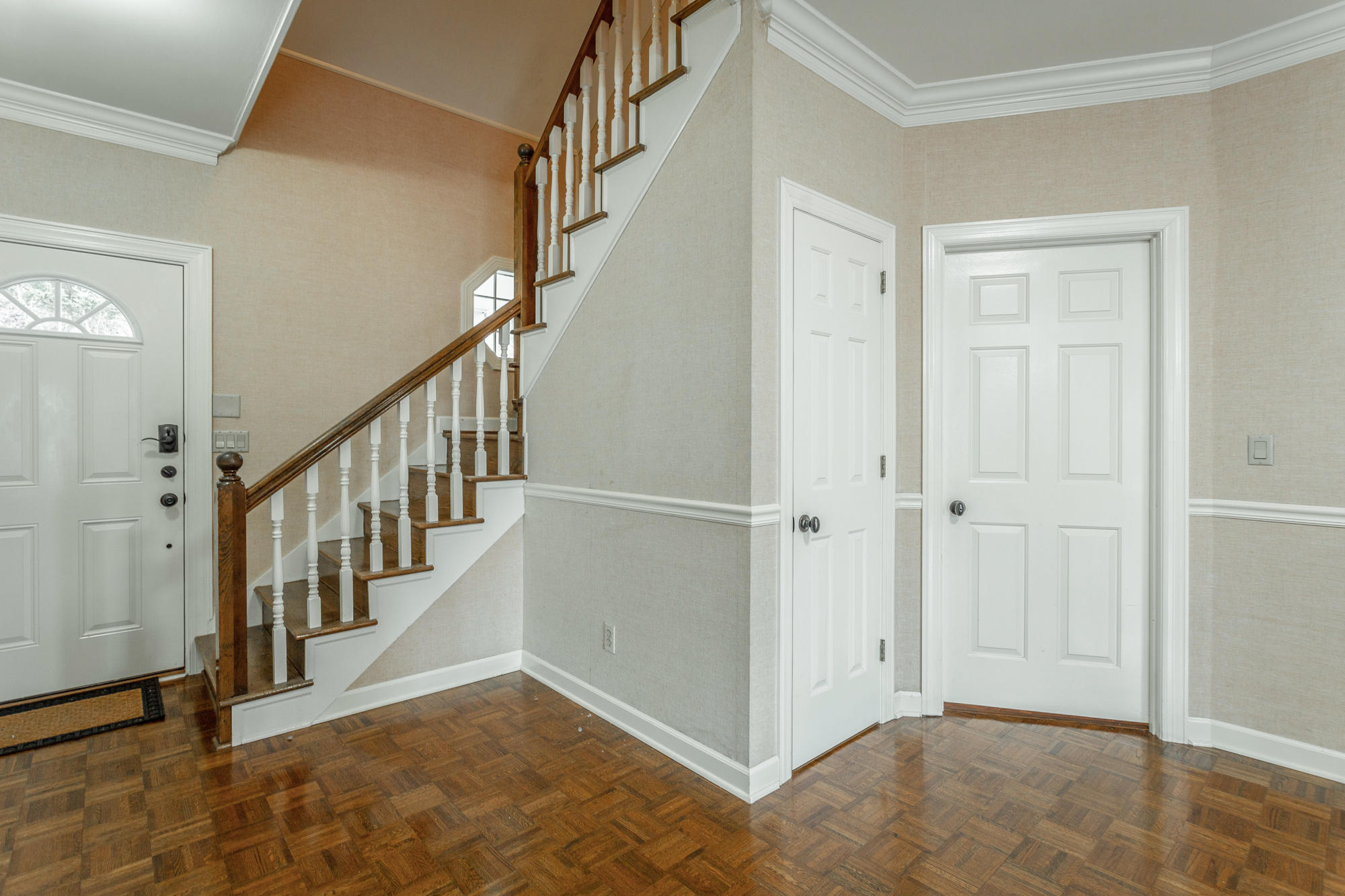 565 Winterview Lane Chattanooga, TN 37409 - Photo 9 of 41 Parquet Hardwood Floors Throughout
