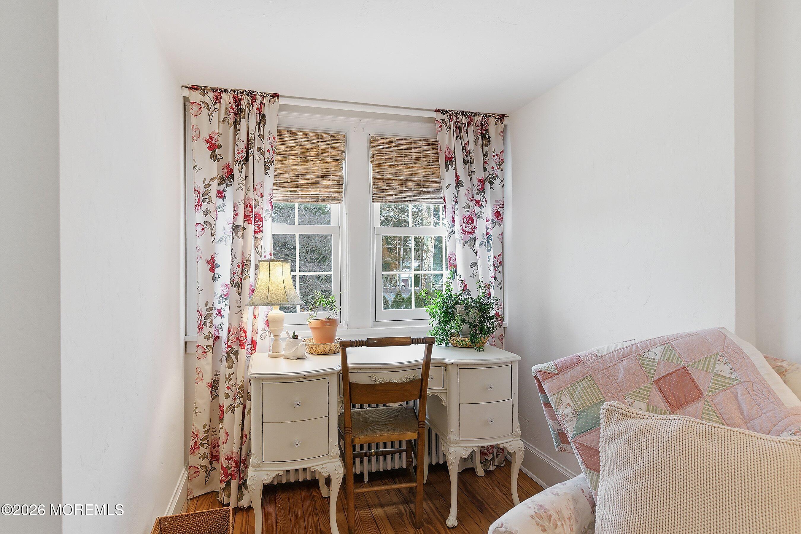 607 Cherokee Lane Brielle, NJ 08730 - Photo 39 of 64 a dining room with furniture and window