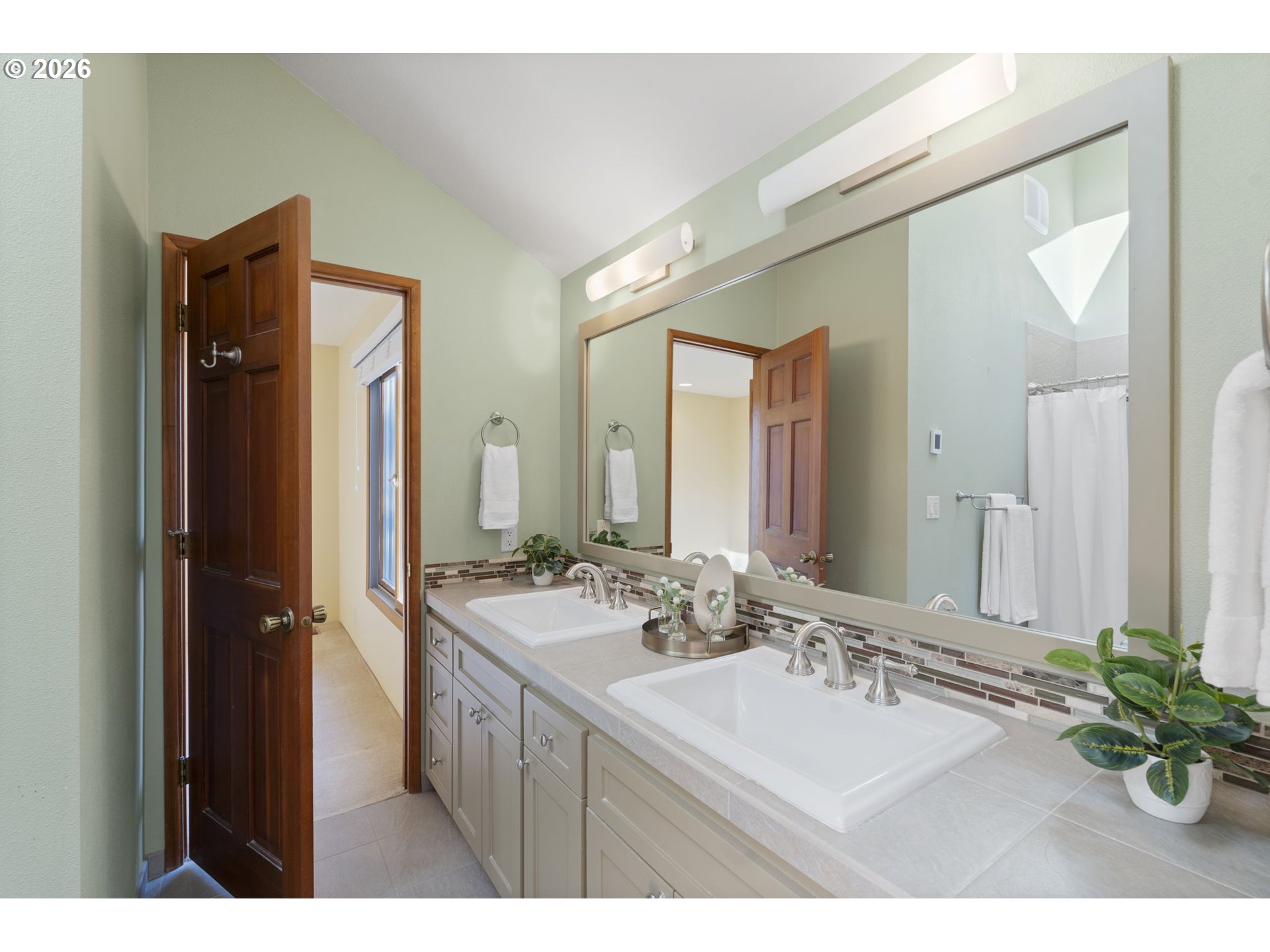 847 Fairway View Drive Eugene, OR 97401 - Photo 20 of 28 a bathroom with a sink vanity granite tub shower and a mirror