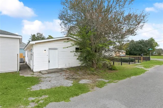$1,100 | 601 Mehle Street, Unit B, Arabi, LA 70032