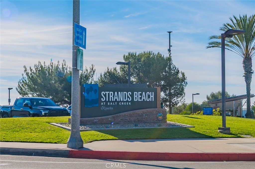 34028 Selva Road, Unit 77 Dana Point, CA 92629 - Photo 27 of 39 a sign on the side of the road