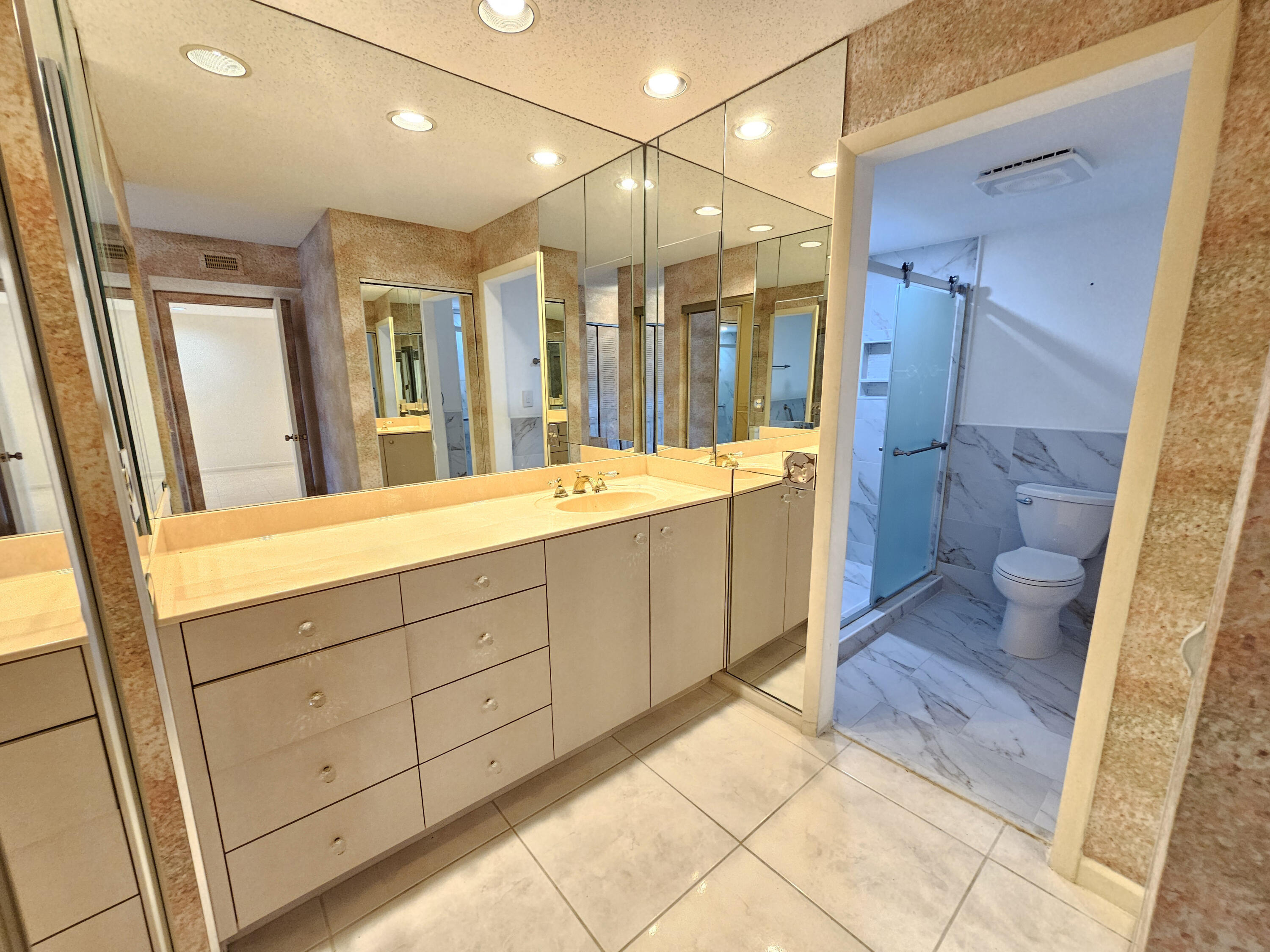 21815 Arriba Real, Unit 12E Boca Raton, FL 33433 - Photo 11 of 18 Bathroom 1 (2)