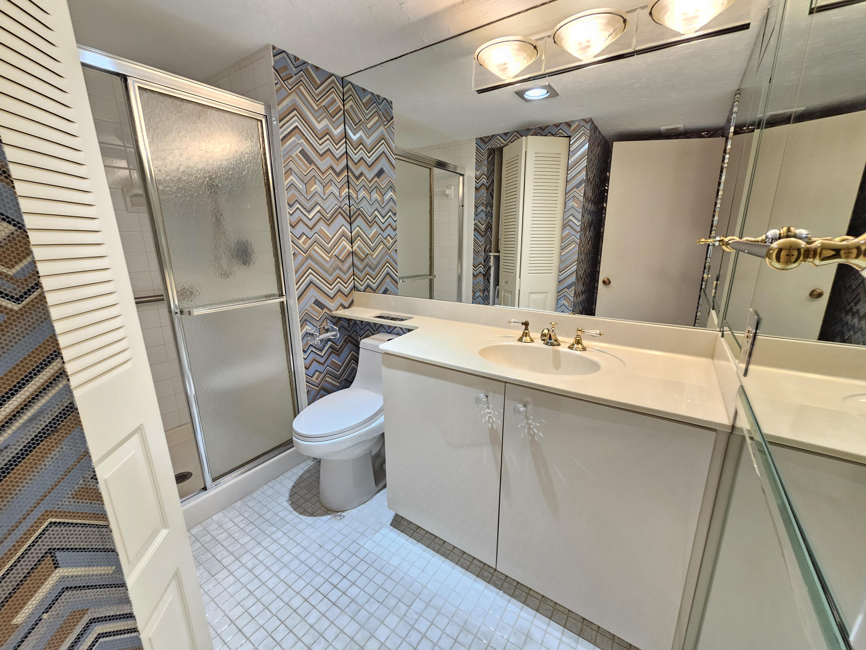 21815 Arriba Real, Unit 12E Boca Raton, FL 33433 - Photo 16 of 18 Bathroom 2