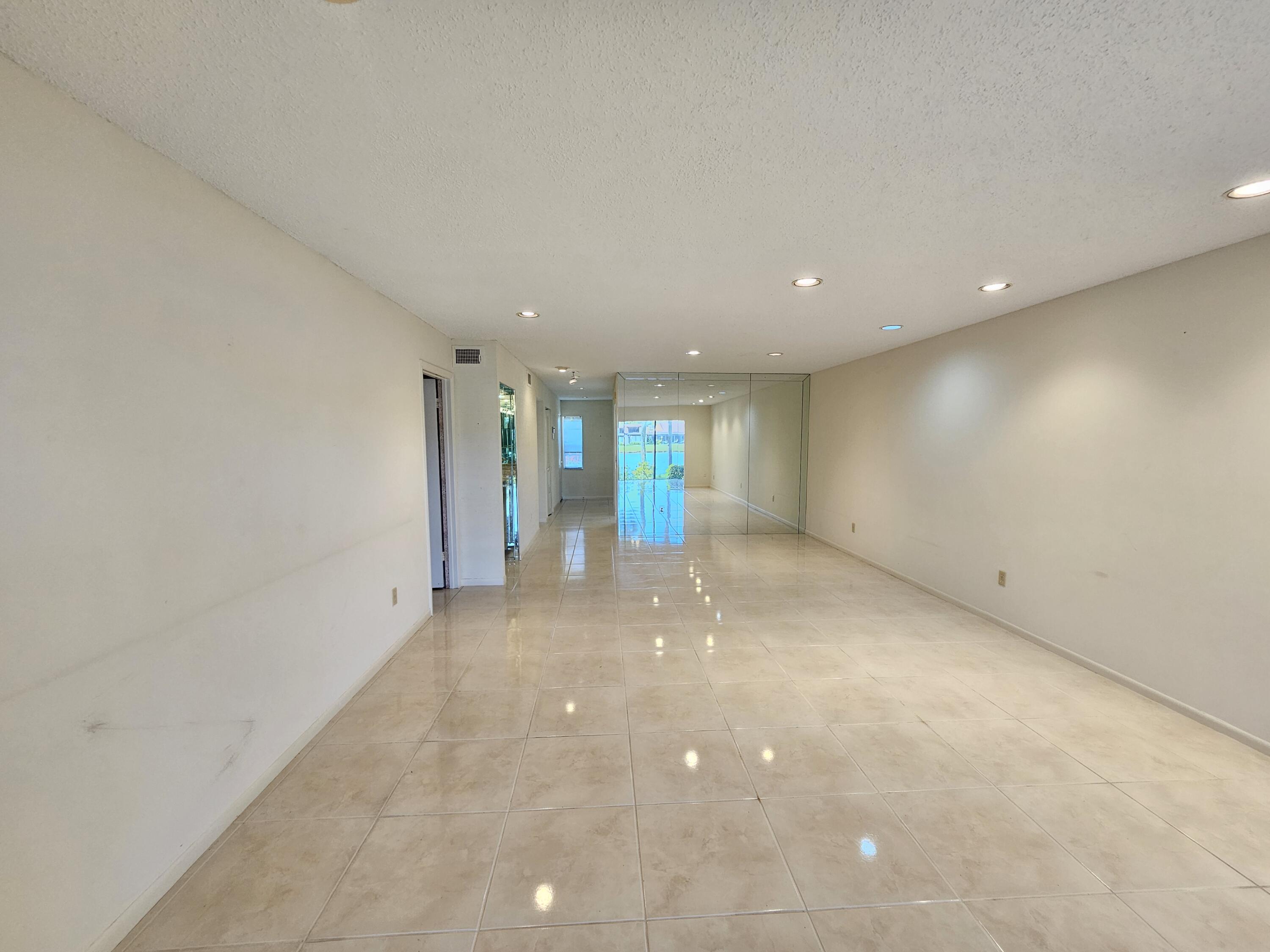 21815 Arriba Real, Unit 12E Boca Raton, FL 33433 - Photo 2 of 18 Interior