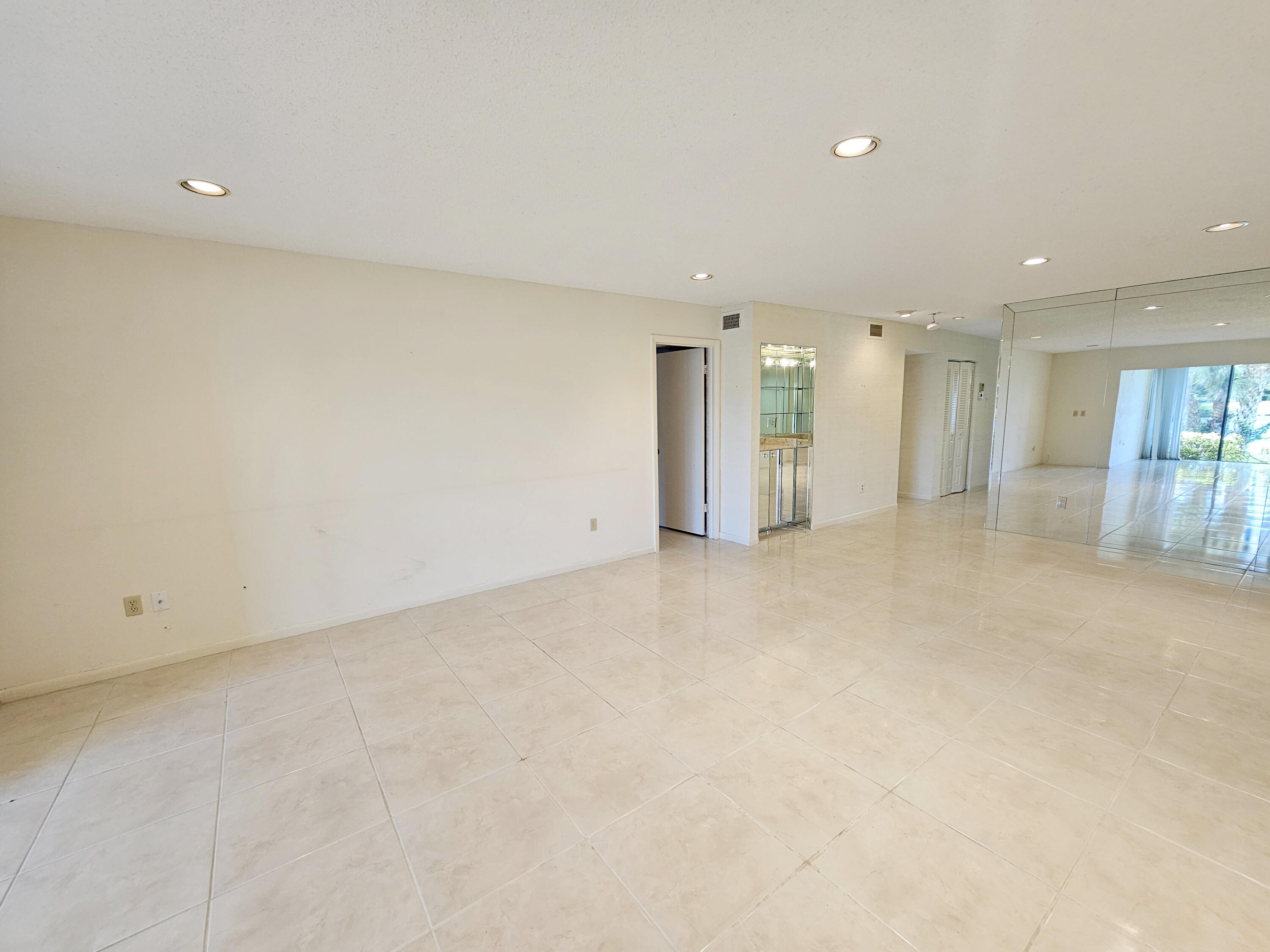 21815 Arriba Real, Unit 12E Boca Raton, FL 33433 - Photo 4 of 18 Interior (2)