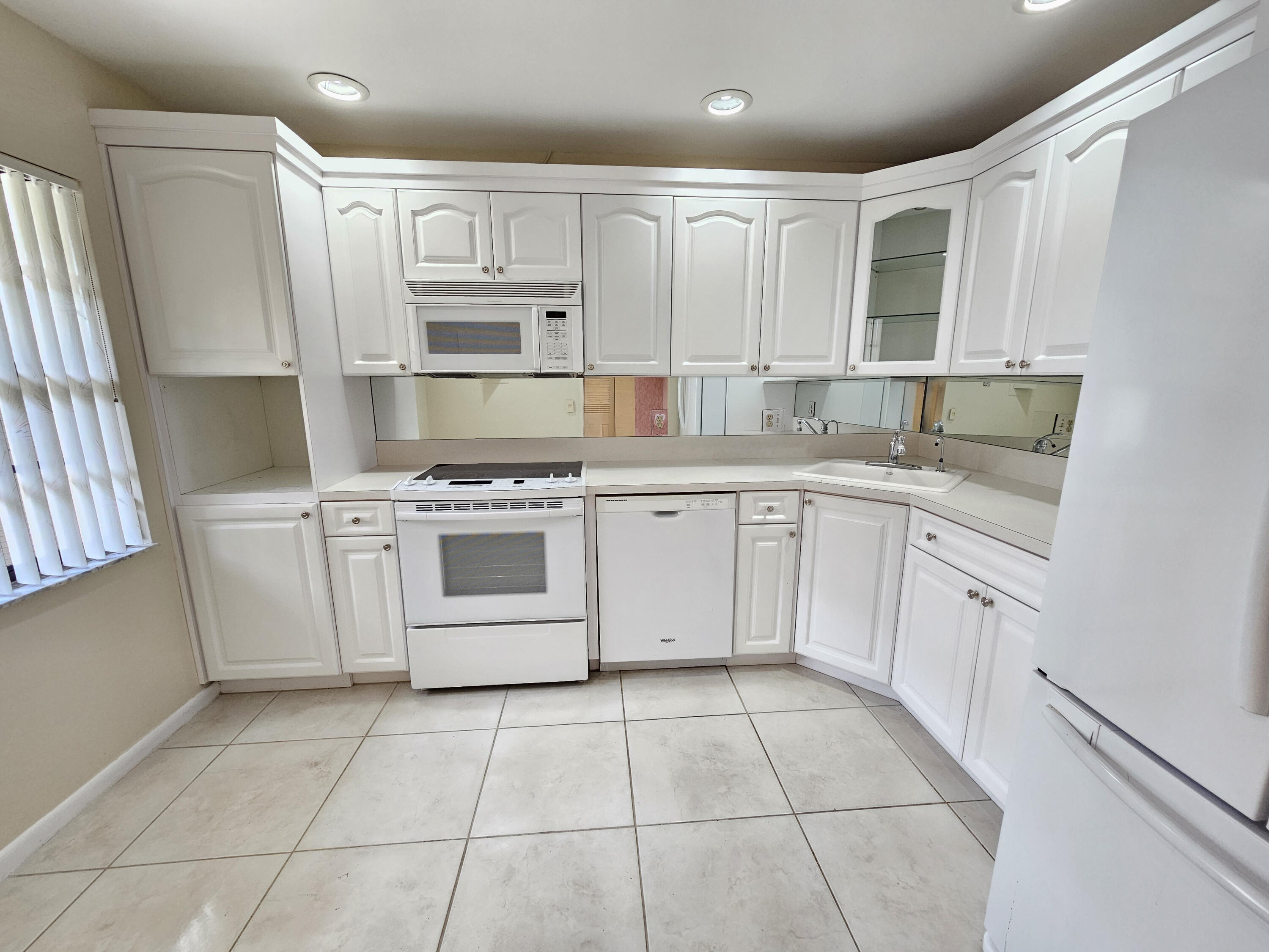 21815 Arriba Real, Unit 12E Boca Raton, FL 33433 - Photo 5 of 18 Kitchen