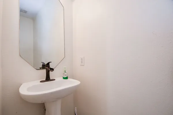 $2,500 | 9641 Weldridge Drive, Sugar Land, TX 77498