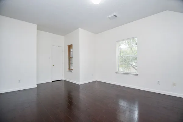 $2,500 | 9641 Weldridge Drive, Sugar Land, TX 77498