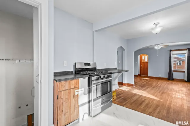 $120,000 | 235 North Illinois Street, Springfield, IL 62702