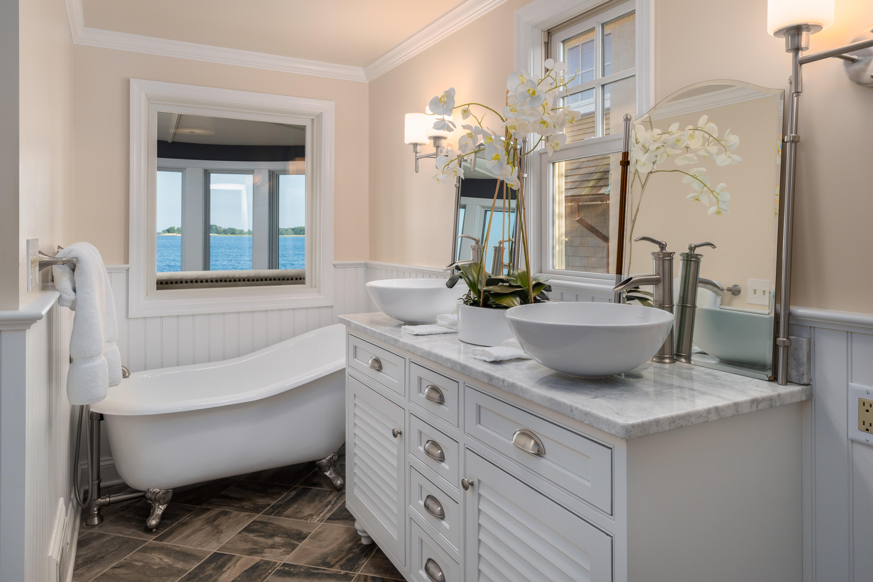 17 Rocky Point Road Rowayton, CT 06853 - Photo 14 of 25 a spacious bathroom with double vanity and a bathtub