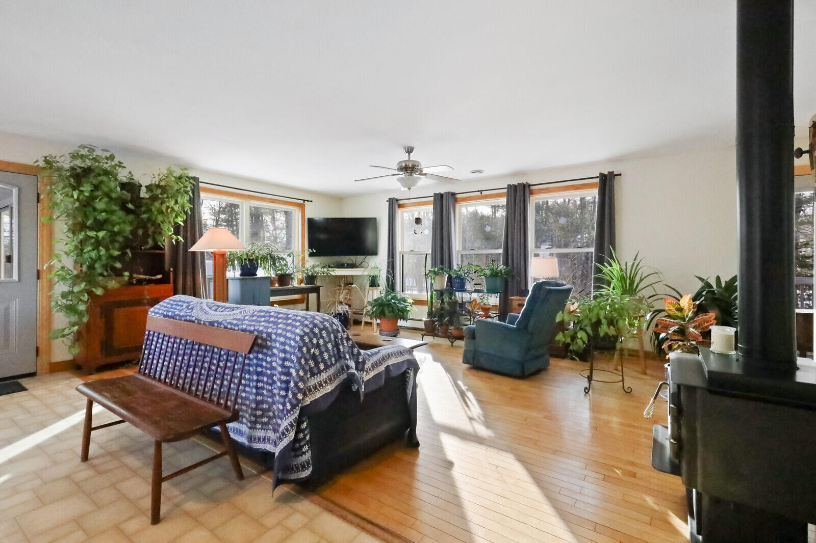 1941 Eastern Road Warren, ME 04864 - Photo 35 of 59 Living room