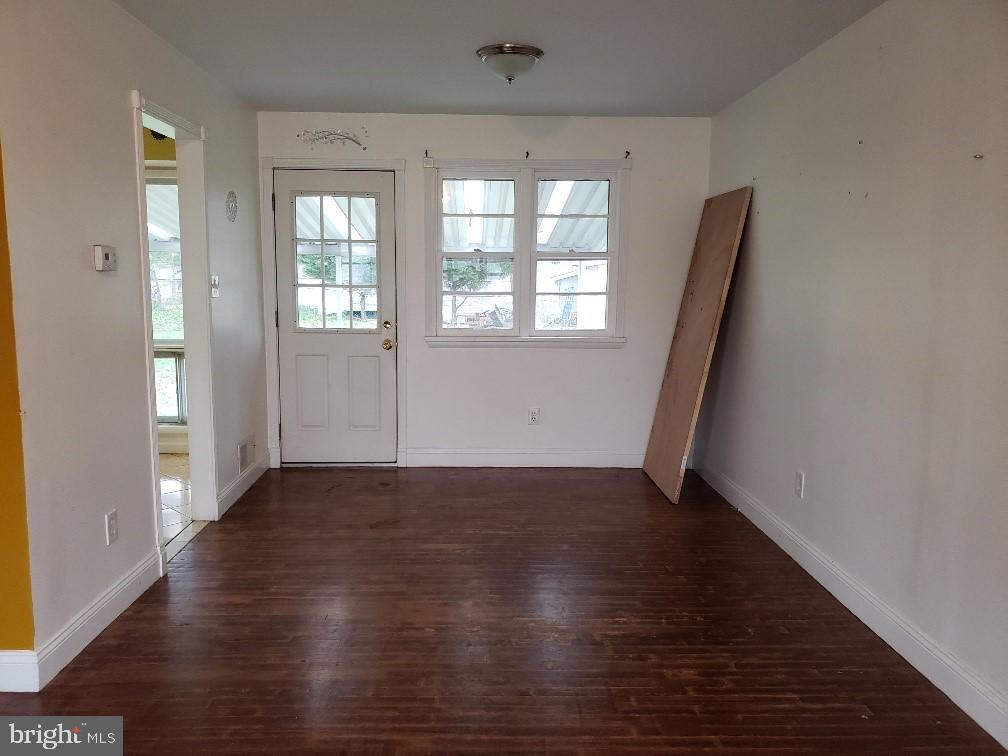 6110 Craft Road Alexandria, VA 22310 - Photo 4 of 25 dining room