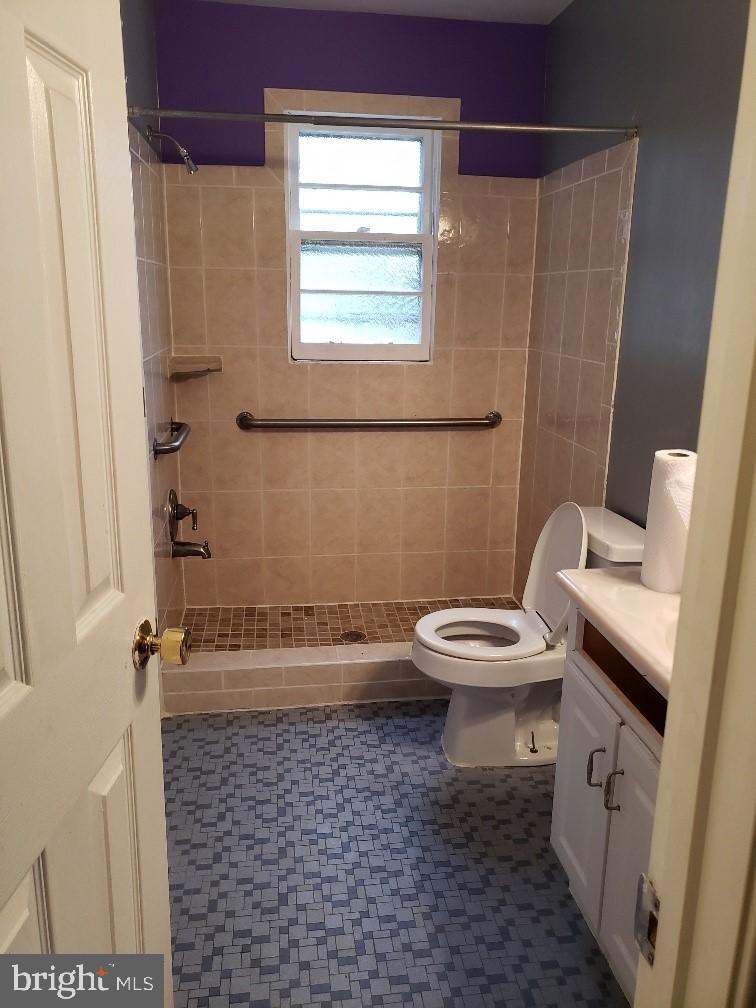 6110 Craft Road Alexandria, VA 22310 - Photo 7 of 25 bathroom main