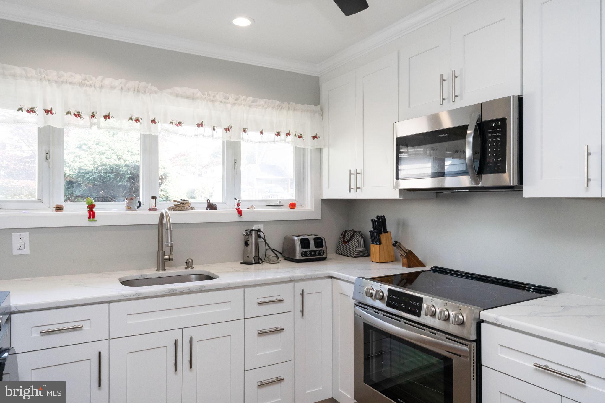 44 Hamlet Road Levittown, PA 19056 - Photo 6 of 25 Gallery Image 6