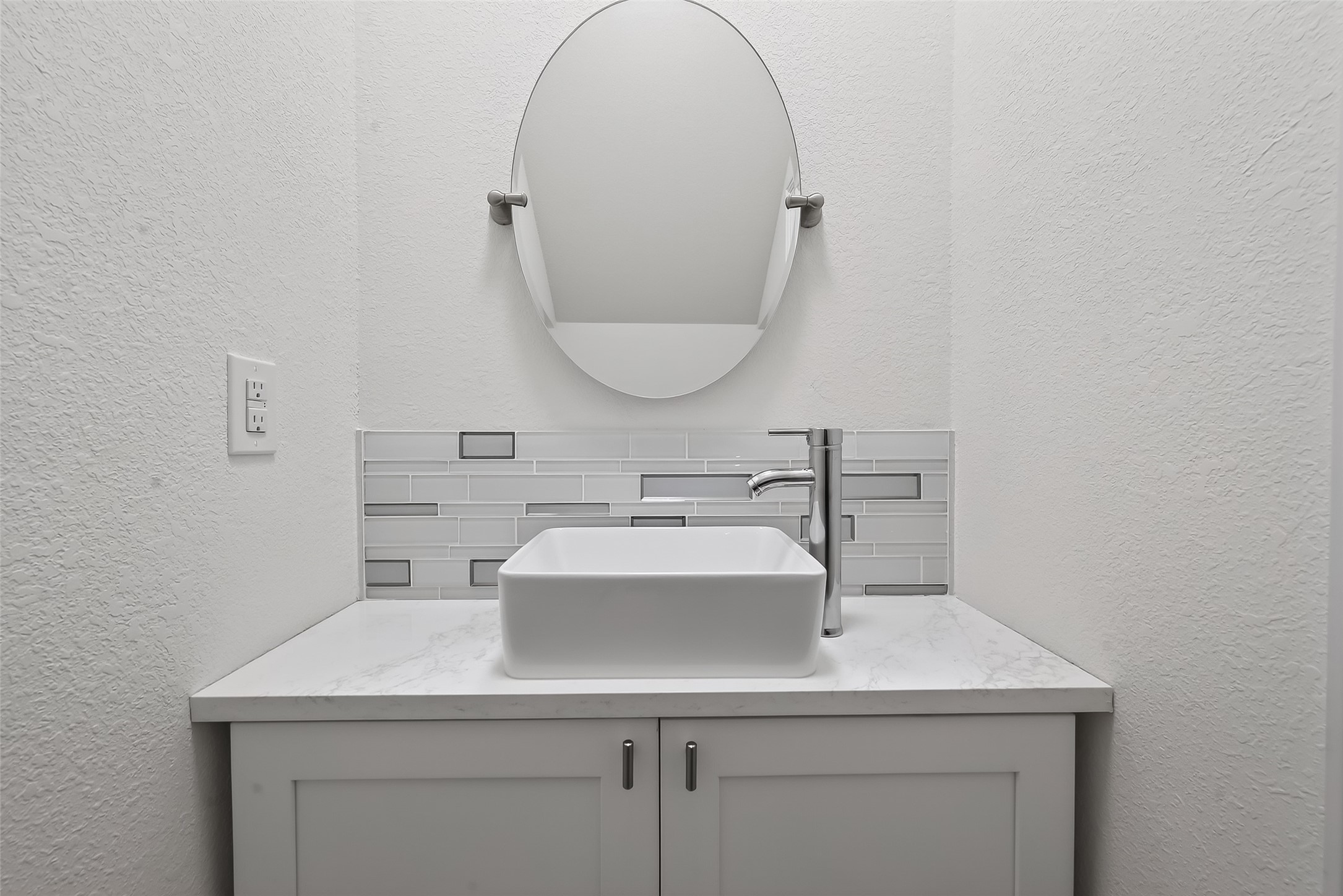 6630 Highrock Road Houston, TX 77092 - Photo 17 of 40 a bathroom with a sink and a mirror