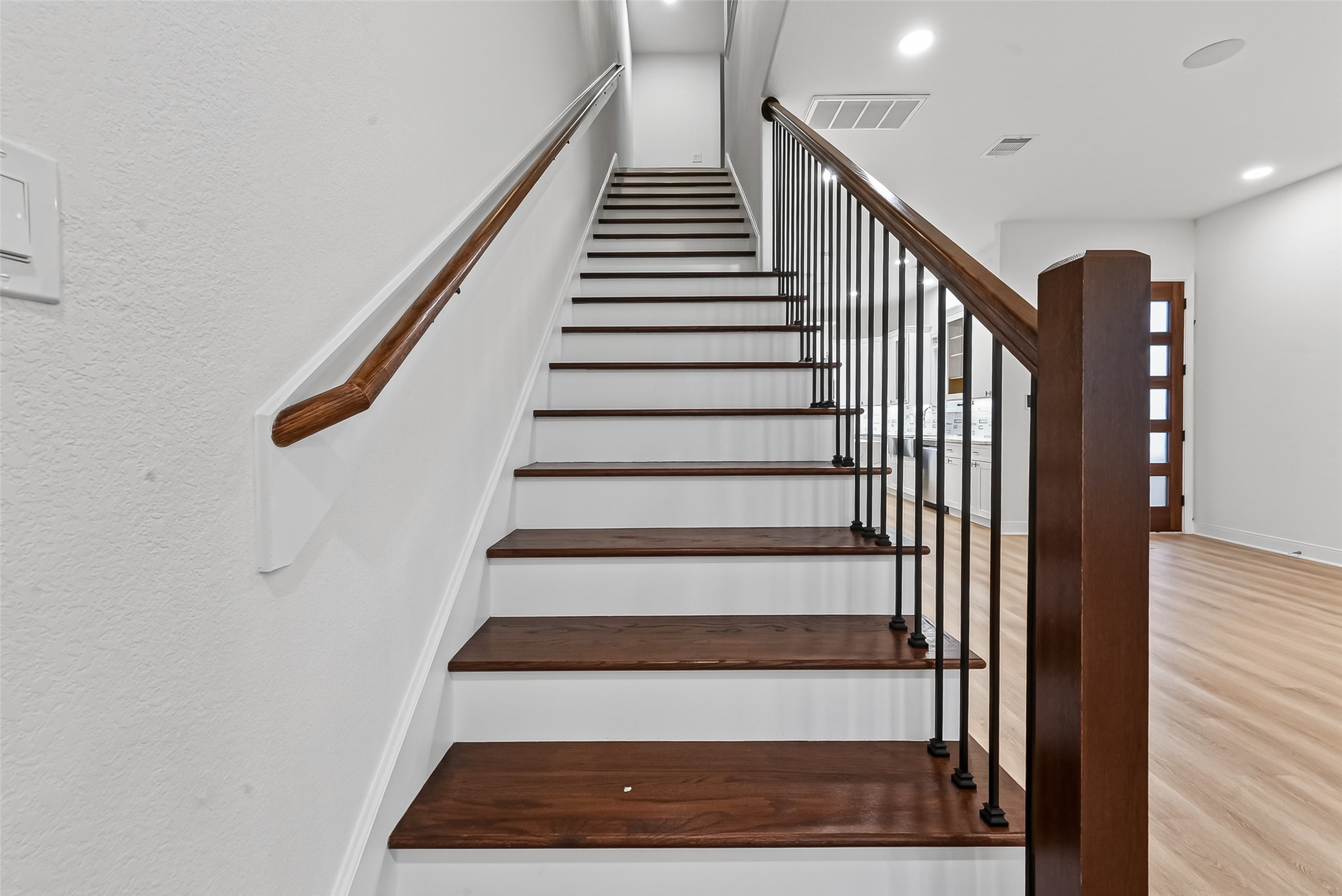 6630 Highrock Road Houston, TX 77092 - Photo 18 of 40 a view of entryway