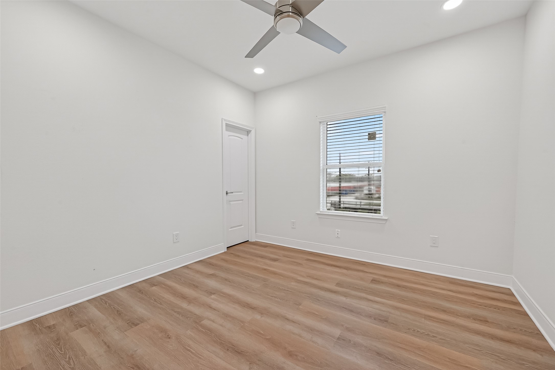 6630 Highrock Road Houston, TX 77092 - Photo 26 of 40 an empty room with a ceiling fan and window