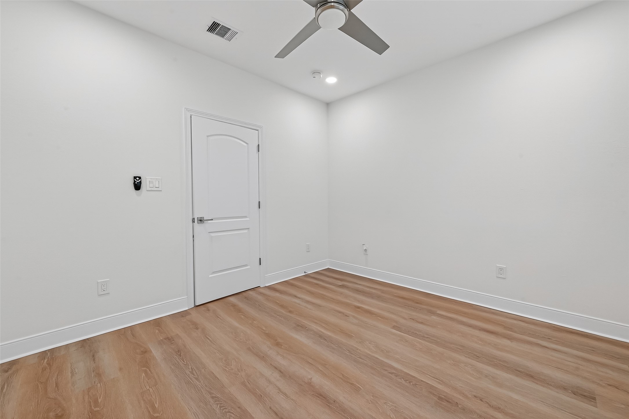 6630 Highrock Road Houston, TX 77092 - Photo 29 of 40 wooden floor in an empty room