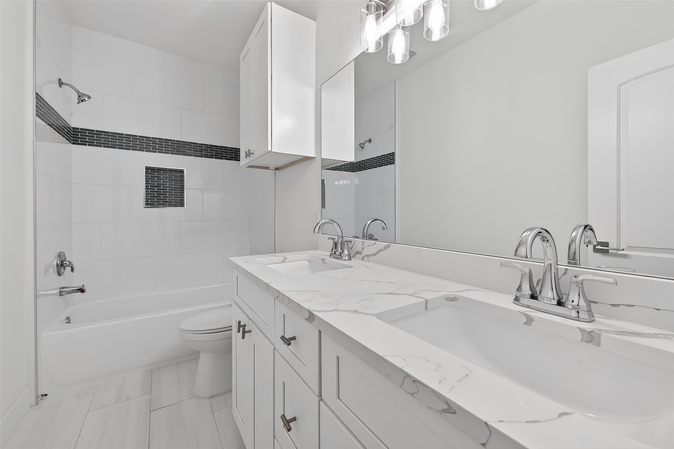 6630 Highrock Road Houston, TX 77092 - Photo 31 of 40 a bathroom with a sink a toilet and shower