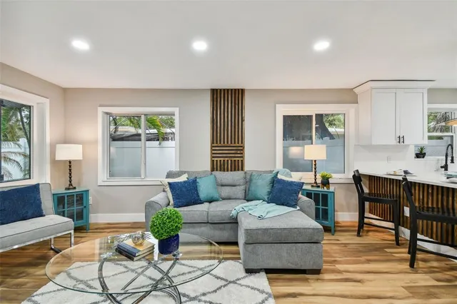 $2,895 | 2408 50th Street South, Gulfport, FL 33707