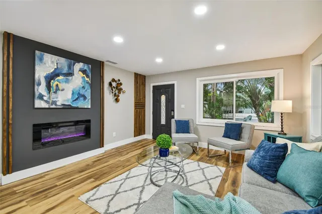 $2,895 | 2408 50th Street South, Gulfport, FL 33707