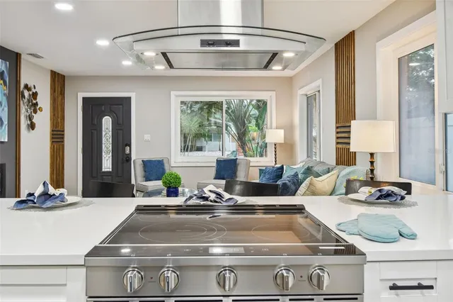 $2,895 | 2408 50th Street South, Gulfport, FL 33707