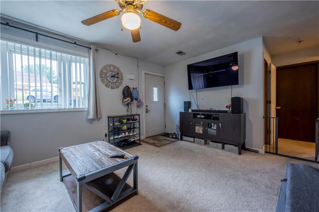 327 Beech Road Pittsburgh, PA 15239 - Photo 8 of 46