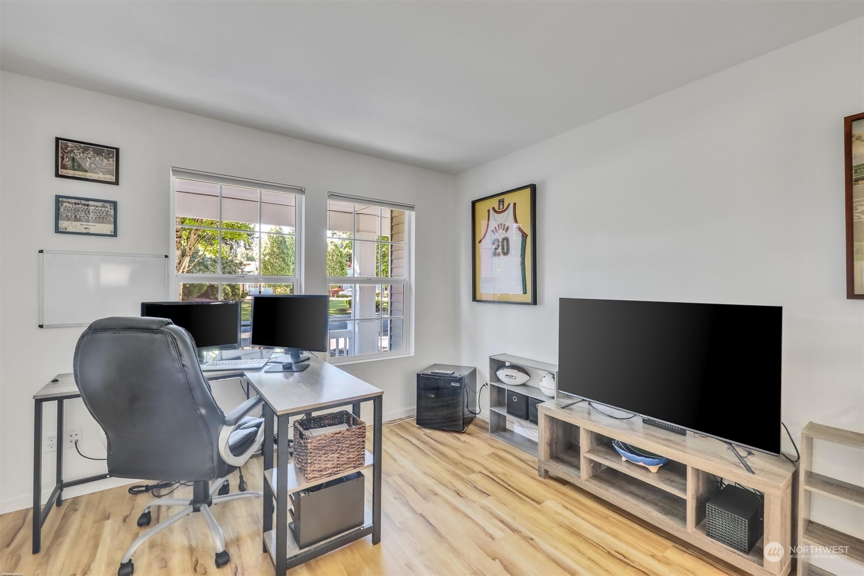 17427 92nd Avenue Northeast Bothell, WA 98011 - Photo 5 of 35 a view of a livingroom with workspace and a window