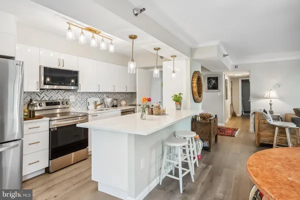 $499,900 | 1808 Old Meadow Road, Unit 906, McLean, VA 22102