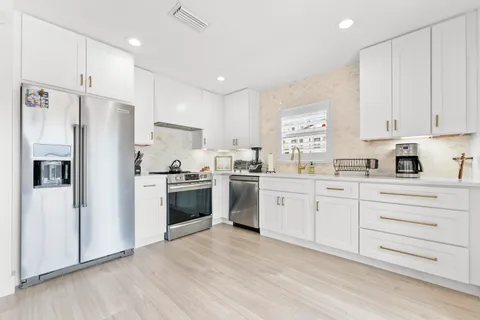 $1,895,000 | 802 Andrews Avenue, Delray Beach, FL 33483