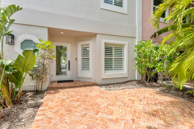 $1,895,000 | 802 Andrews Avenue, Delray Beach, FL 33483