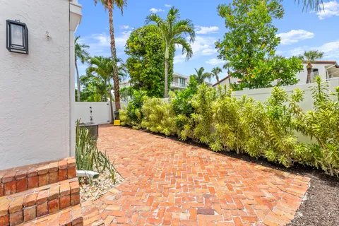 $1,895,000 | 802 Andrews Avenue, Delray Beach, FL 33483