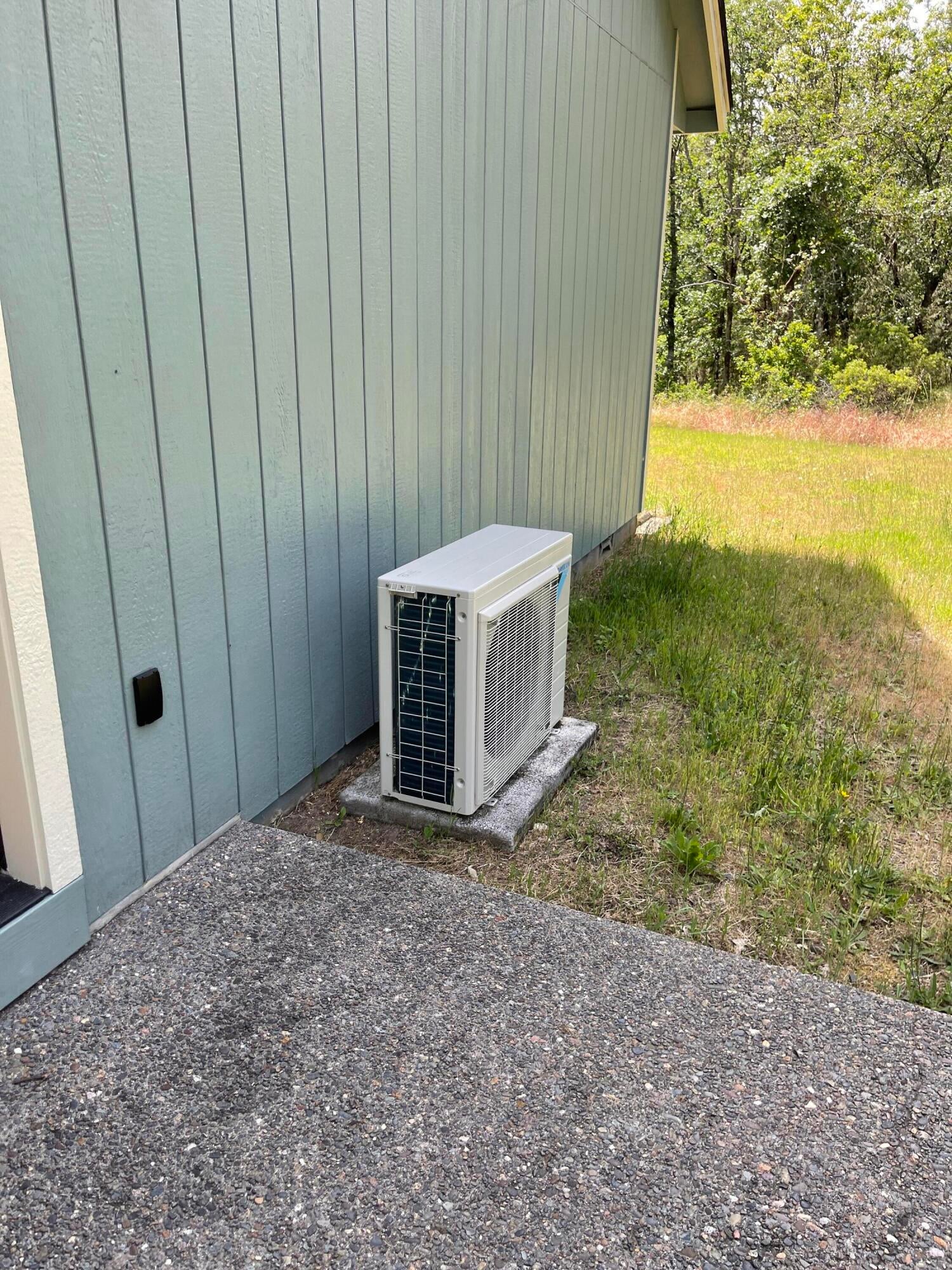 195 Spring Oak Way Merlin, OR 97532 - Photo 10 of 15 New Heating and Air Cond ductless