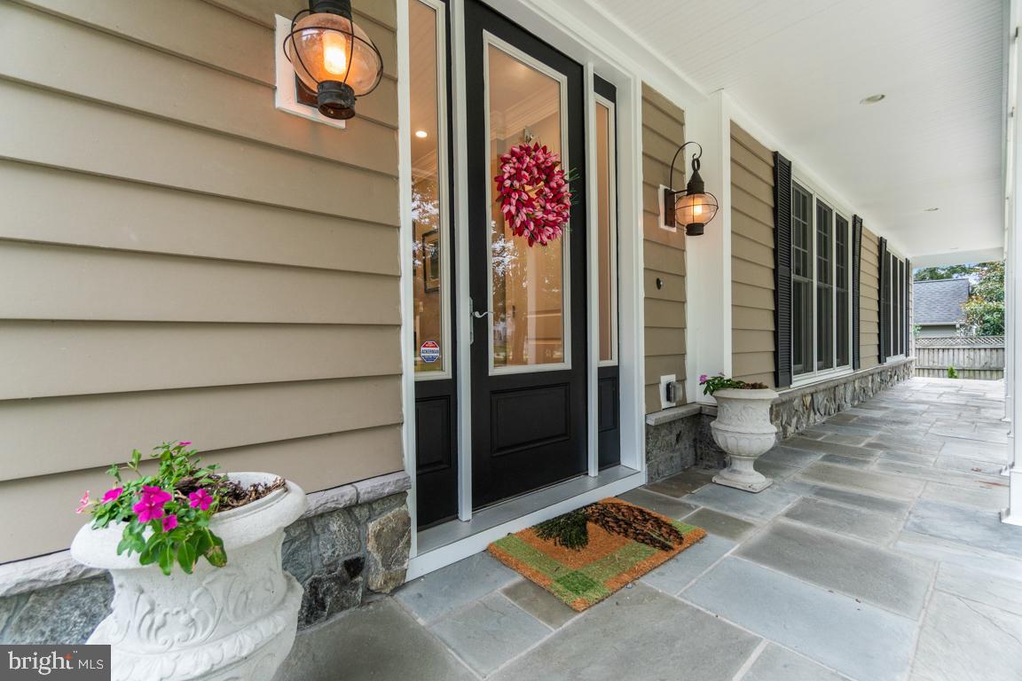 2035 Chesapeake Road Annapolis, MD 21409 - Photo 12 of 48 Cover front entry way