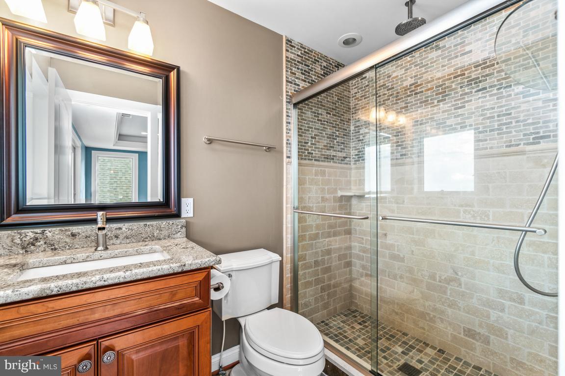 2035 Chesapeake Road Annapolis, MD 21409 - Photo 34 of 48 4th bdrm attached full bathroom