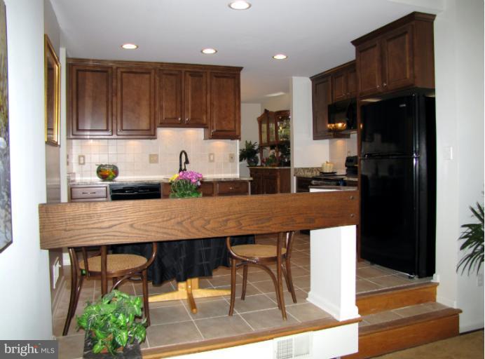 5687 Vantage Point Road Columbia, MD 21044 - Photo 2 of 29 Kitchen